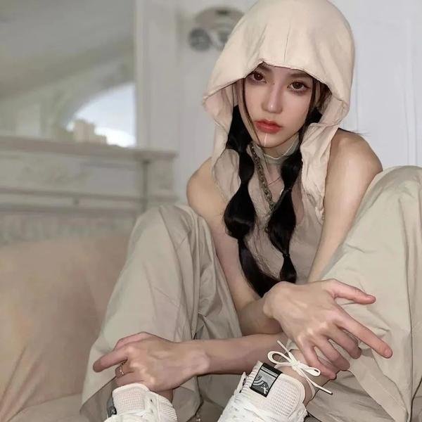 左撇子女人